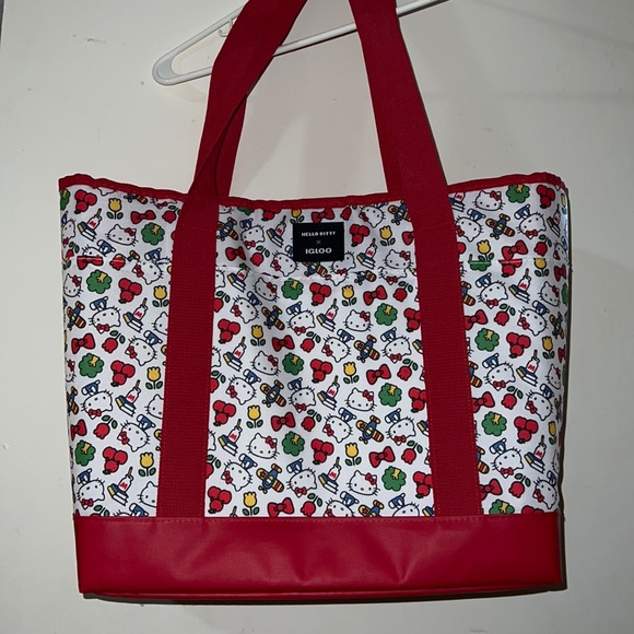 Igloo Other - Igloo Hello Kitty Insulated Bag